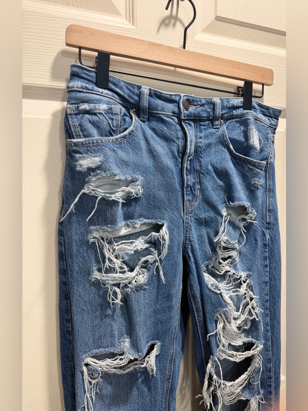 American Eagle Mom Jeans Size 6 Regular | Distressed Ripped Light Wash Denim | - Picture 4 of 13